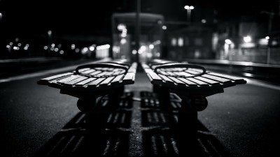 سیاه و سفید-نیمکت-شب-خیابان